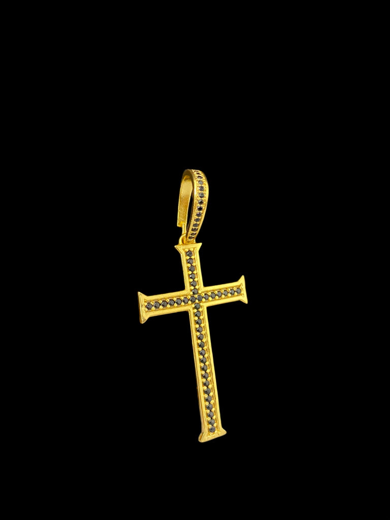 PINGENTE CRUZ CRAVEJADA PEDRAS PRETAS M- BANHADO A OURO 18K