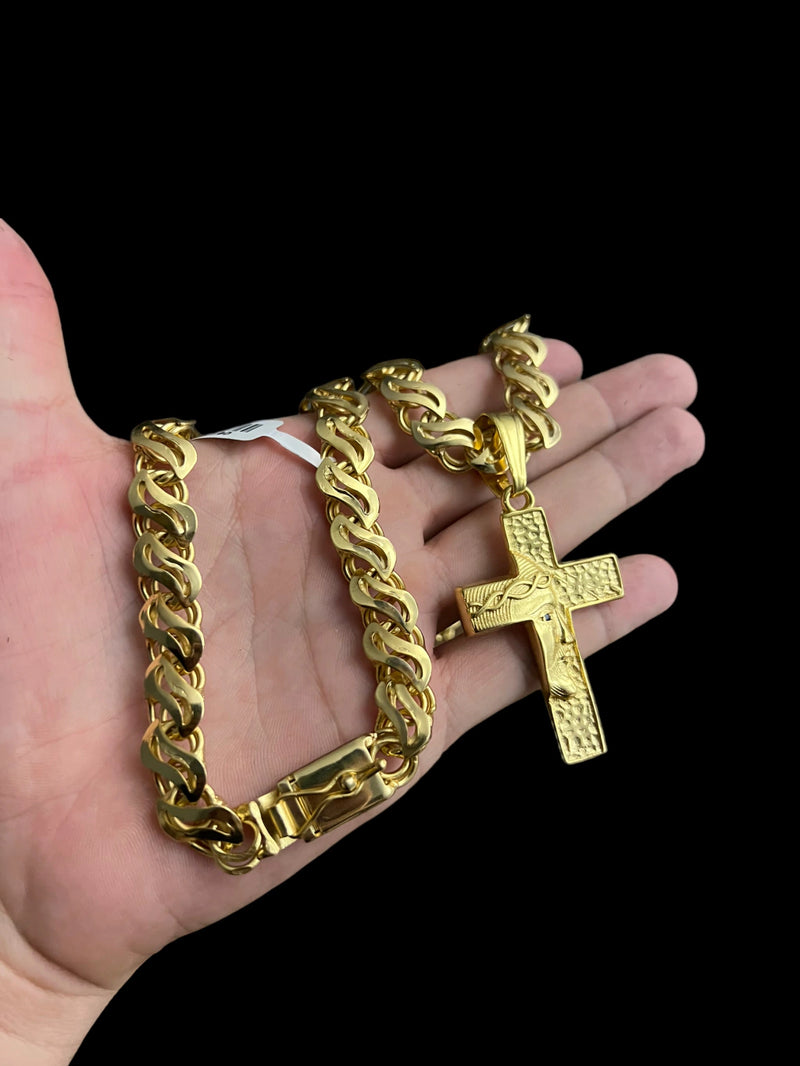 CORDÃO FRISO S VAZADO 13MM + PINGENTE CRUZ JESUS CRISTO - BANHADO A OURO 18k