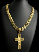CORDÃO FRISO S VAZADO 13MM + PINGENTE CRUZ JESUS CRISTO - BANHADO A OURO 18k