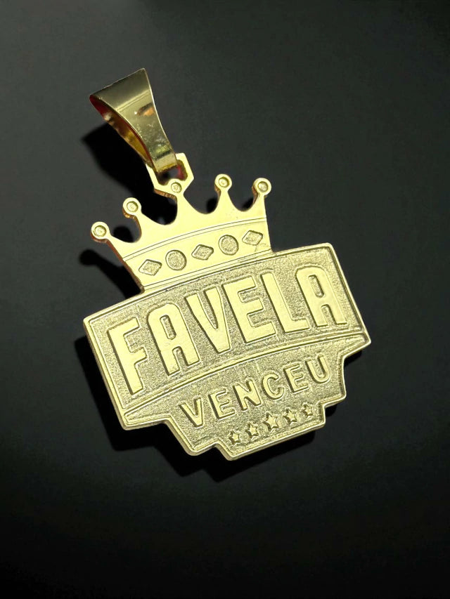 PINGENTE FAVELA VENCEU G - BANHADO A OURO 18K