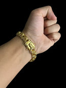 PULSEIRA FRISO TRIPLO 12MM FECHO MAO ORANDO - BANHADO A OURO 18K