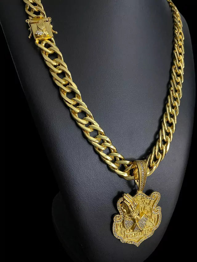 CORDÃO GRUMET 15MM C/ FECHO ESPECIAL MÃO ORANDO + PINGENTE - BANHADO OURO 18K