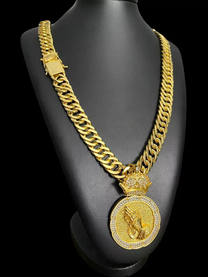 CORDÃO GRUMET 15MM + PINGENTE MÃO ORANDO PERSONALIZADO BANHADO A OURO 18K